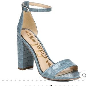 Brand New Yaro Blue Croc Sandals size 9